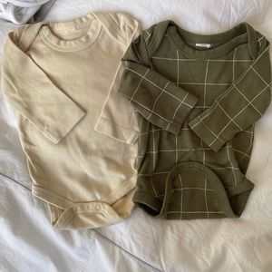 Colored Organics 2-pack long-sleeve body suit bundle - NB